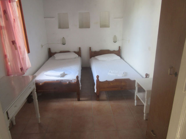 Room with single beds